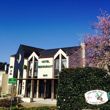 Logis Hotel Restaurant L'Oree Des Bois La Breille-les-Pins Exterior photo