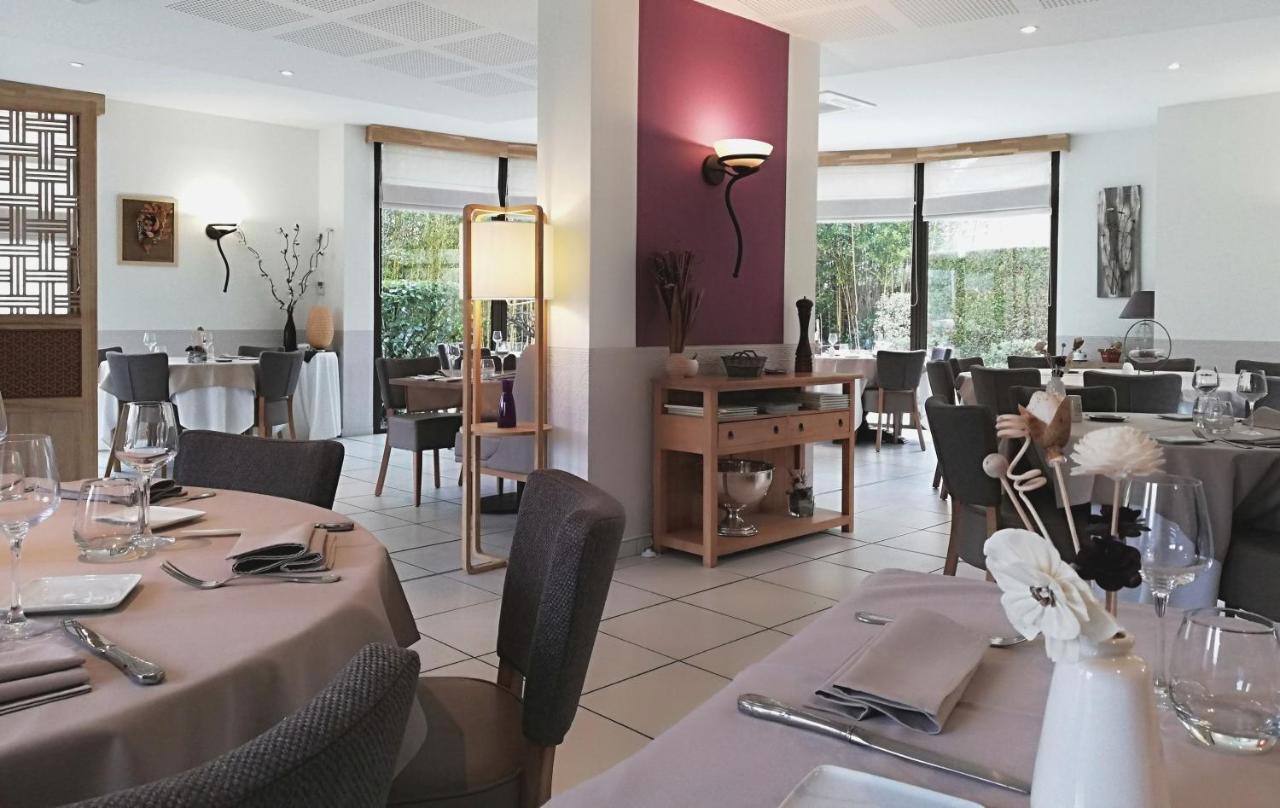 Logis Hotel Restaurant L'Oree Des Bois La Breille-les-Pins Exterior photo