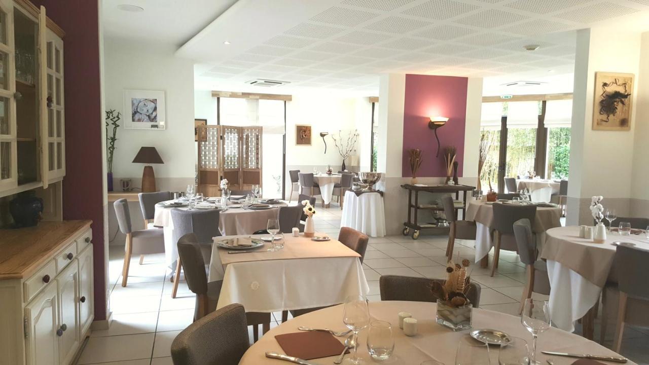 Logis Hotel Restaurant L'Oree Des Bois La Breille-les-Pins Exterior photo